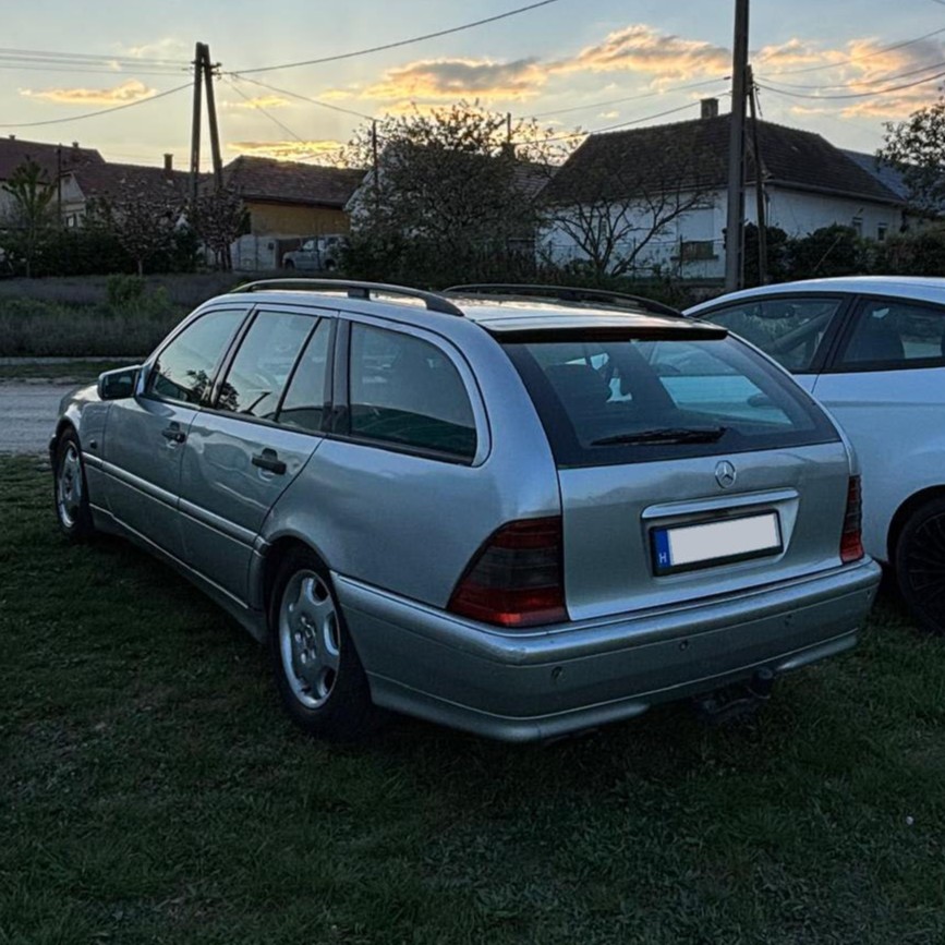 Mercedes-Benz C250 hátulsó nézetből.