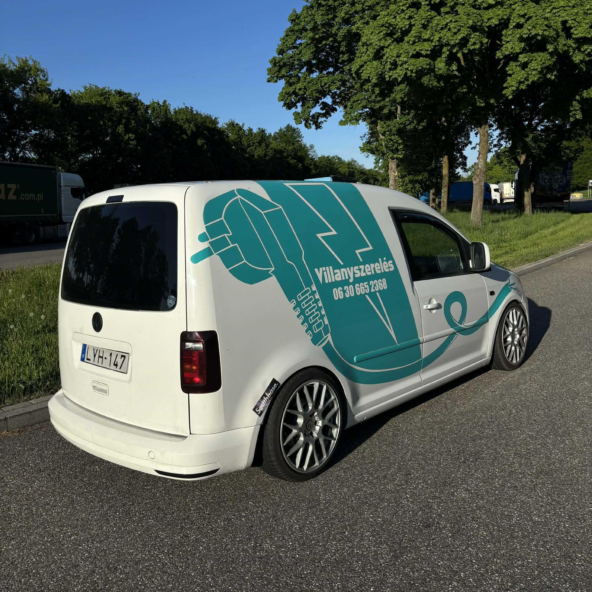 VW Caddy hátulnézetből