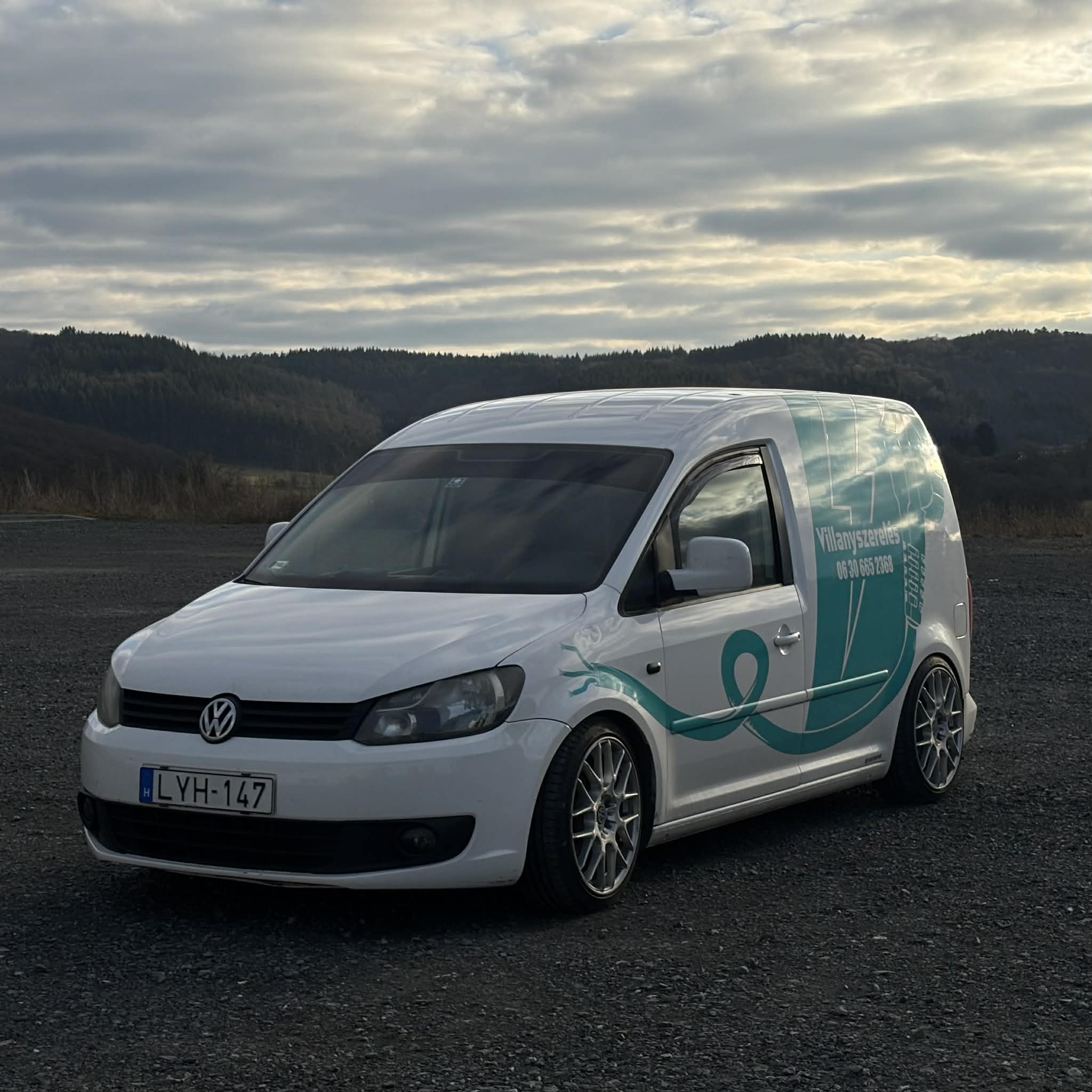 Volkswagen Caddy lemenő napban